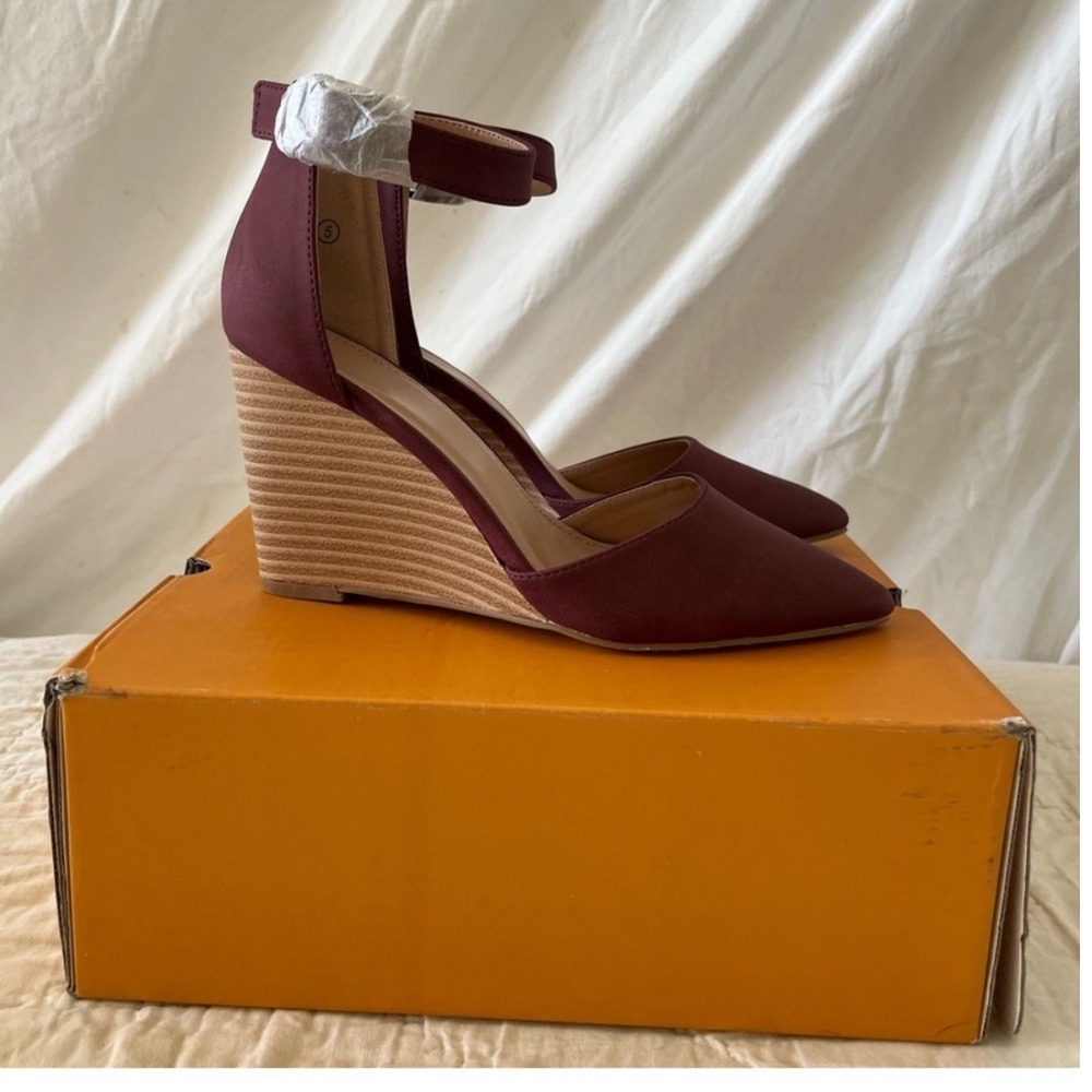 Women's Burgundy Ankle Strap Wedge Heels Size 5‎ NWT Pointed Toe Dress Shoes